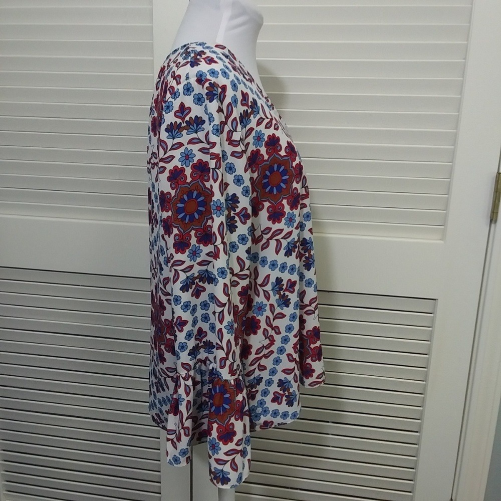 Adrienne Vittadini Blue Red Floral Medallion Bell Sleeve V-Neck Blouse‎ Large - Picture 8 of 8